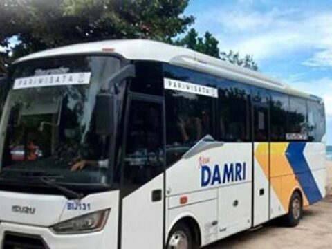Naik Bus Damri ke Pantai Malang Selatan