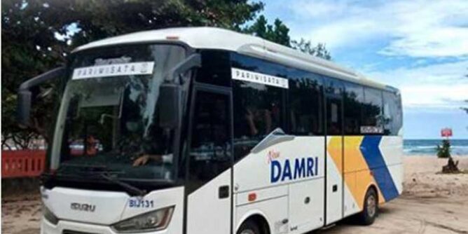 Naik Bus Damri ke Pantai Malang Selatan