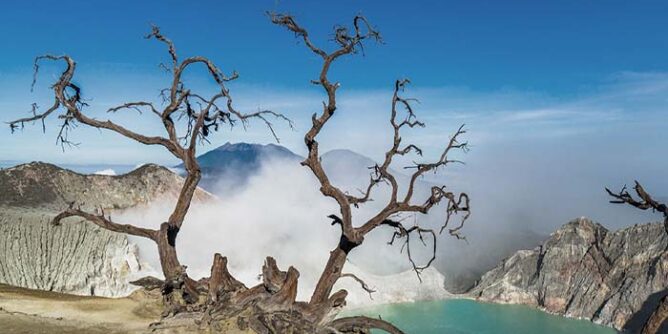Naik Damri ke Kawah Ijen